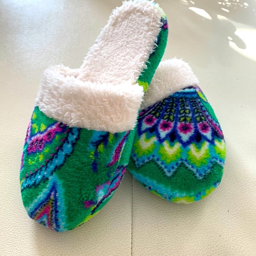 Vera Bradley Peacock Sherpa Slippers 5/6 House Shoes Cozy Colorful Mule Slip On